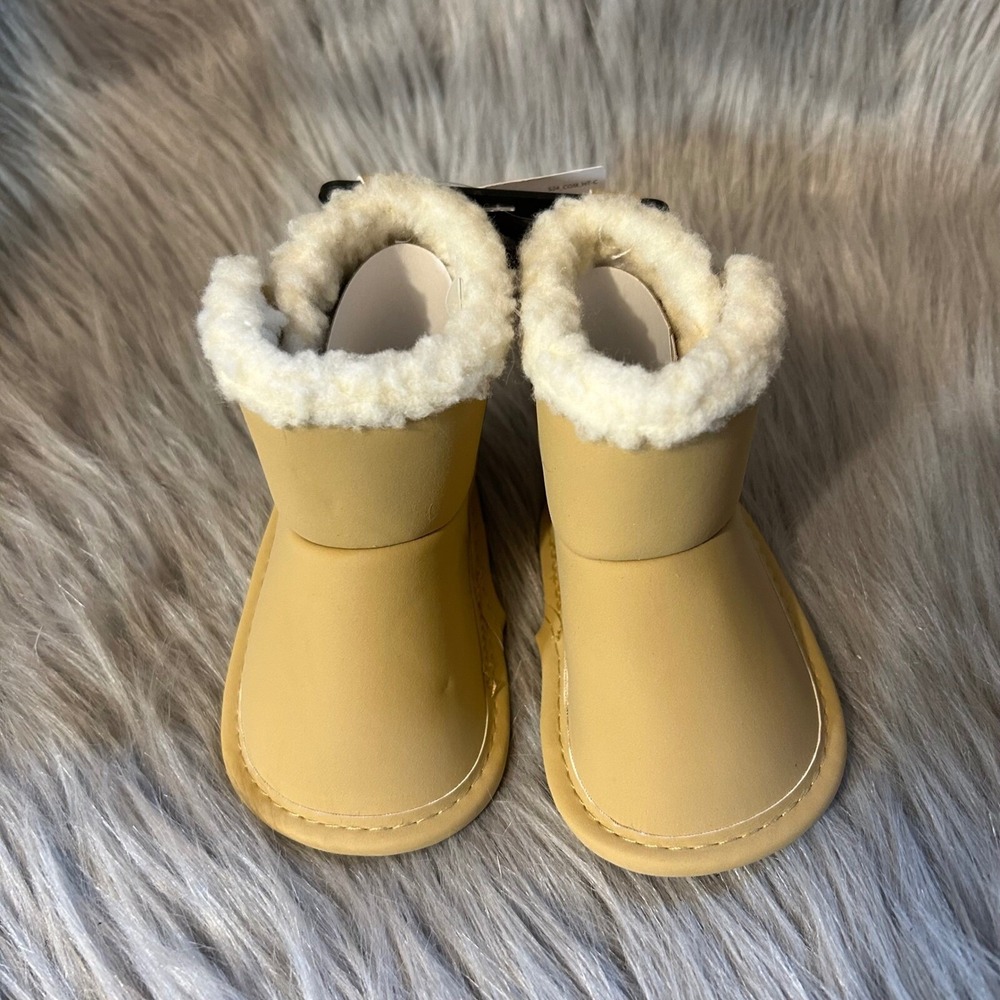 Carter's Child Of Mine Crib Shoes Baby's Size 3-6 Months Beige Boots Booties